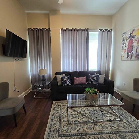Amazing Condos Beautiful View 2 Blocks To French Quarter, Small Rooftop Pool, Gym, Seanger Theater, Super Dome, And Bourbon St Nueva Orleans Habitación foto