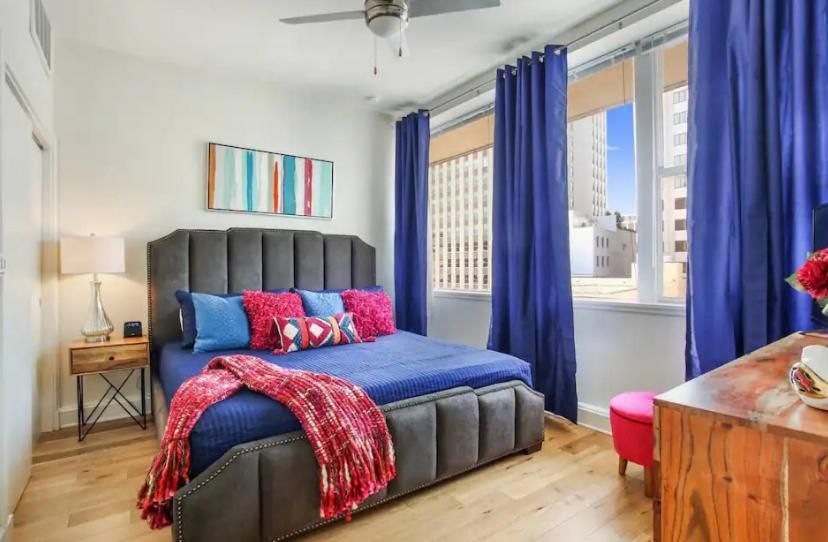 Amazing Condos Beautiful View 2 Blocks To French Quarter, Small Rooftop Pool, Gym, Seanger Theater, Super Dome, And Bourbon St Nueva Orleans Habitación foto