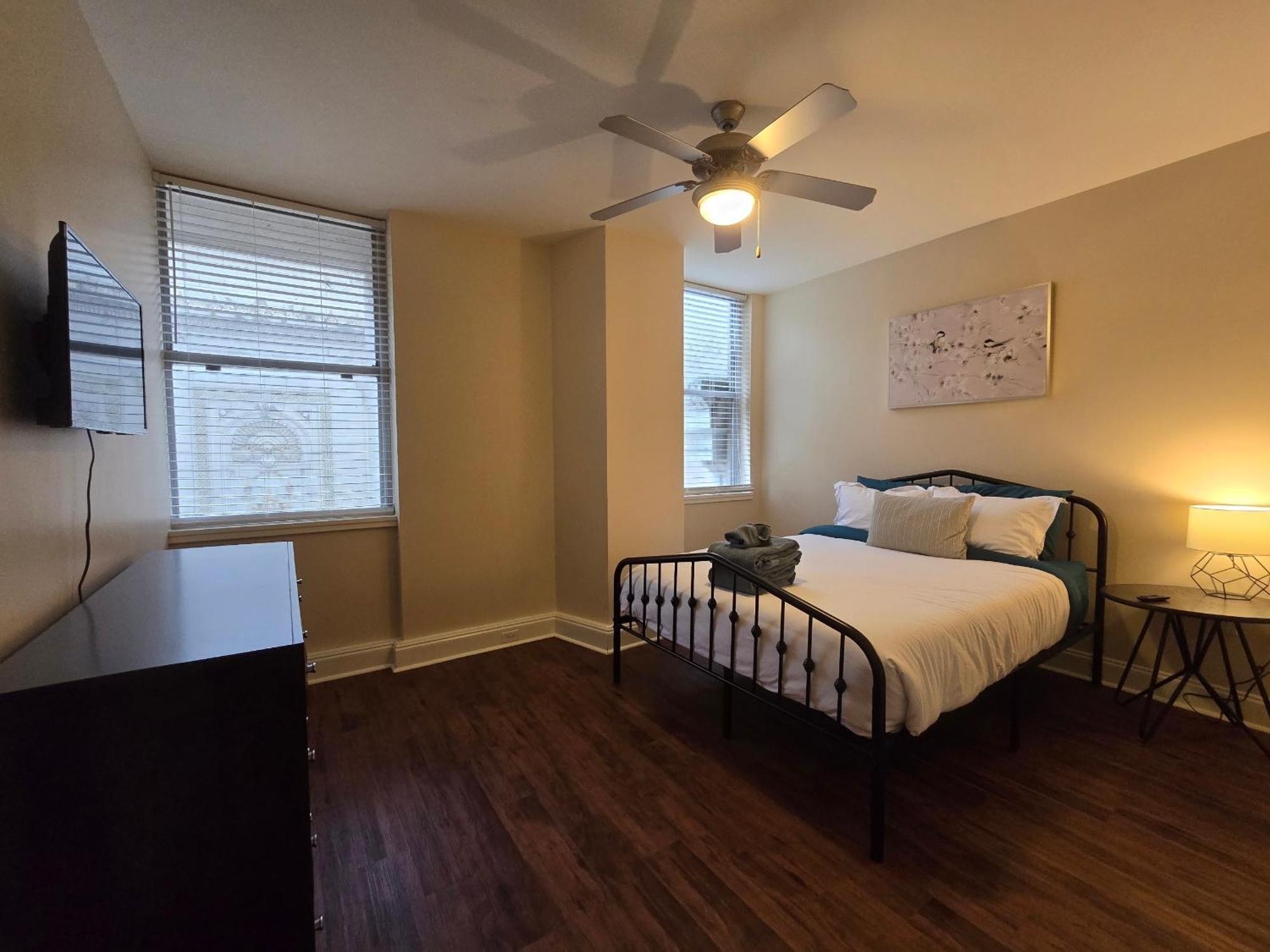 Amazing Condos Beautiful View 2 Blocks To French Quarter, Small Rooftop Pool, Gym, Seanger Theater, Super Dome, And Bourbon St Nueva Orleans Habitación foto