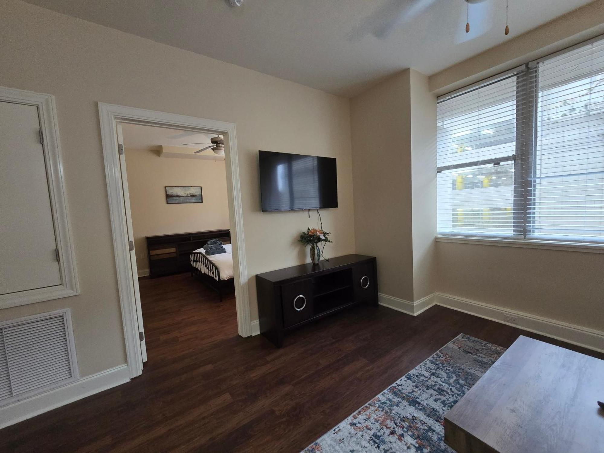 Amazing Condos Beautiful View 2 Blocks To French Quarter, Small Rooftop Pool, Gym, Seanger Theater, Super Dome, And Bourbon St Nueva Orleans Habitación foto