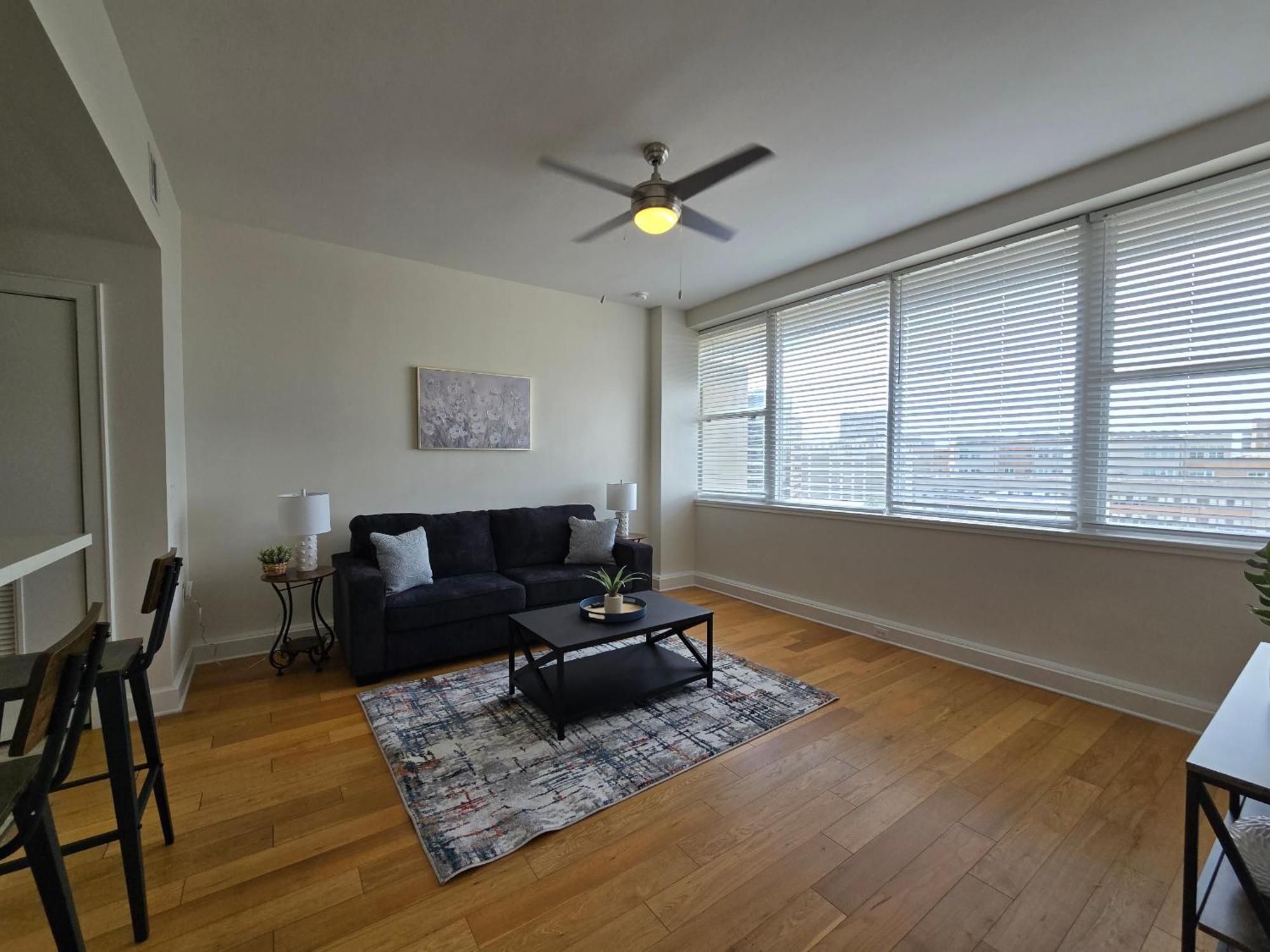 Amazing Condos Beautiful View 2 Blocks To French Quarter, Small Rooftop Pool, Gym, Seanger Theater, Super Dome, And Bourbon St Nueva Orleans Habitación foto