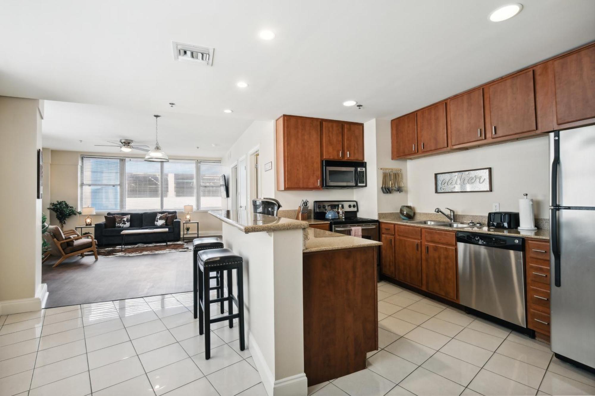 Amazing Condos Beautiful View 2 Blocks To French Quarter, Small Rooftop Pool, Gym, Seanger Theater, Super Dome, And Bourbon St Nueva Orleans Habitación foto