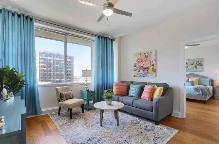 Amazing Condos Beautiful View 2 Blocks To French Quarter, Small Rooftop Pool, Gym, Seanger Theater, Super Dome, And Bourbon St Nueva Orleans Habitación foto
