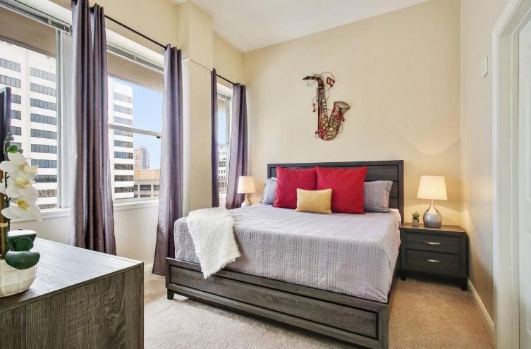 Amazing Condos Beautiful View 2 Blocks To French Quarter, Small Rooftop Pool, Gym, Seanger Theater, Super Dome, And Bourbon St Nueva Orleans Exterior foto