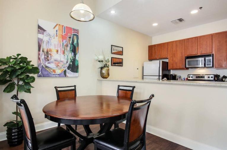 Amazing Condos Beautiful View 2 Blocks To French Quarter, Small Rooftop Pool, Gym, Seanger Theater, Super Dome, And Bourbon St Nueva Orleans Exterior foto