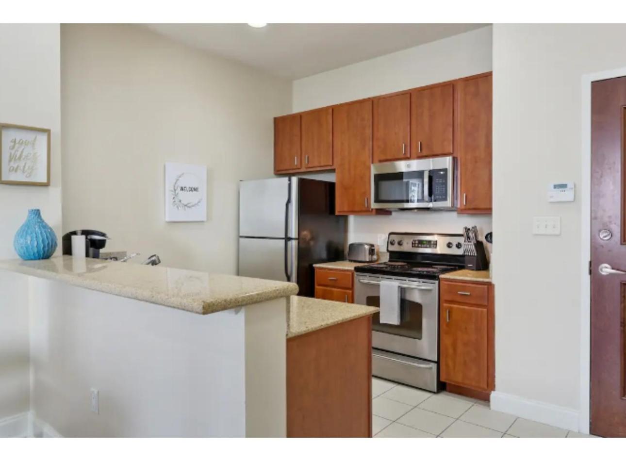 Amazing Condos Beautiful View 2 Blocks To French Quarter, Small Rooftop Pool, Gym, Seanger Theater, Super Dome, And Bourbon St Nueva Orleans Habitación foto