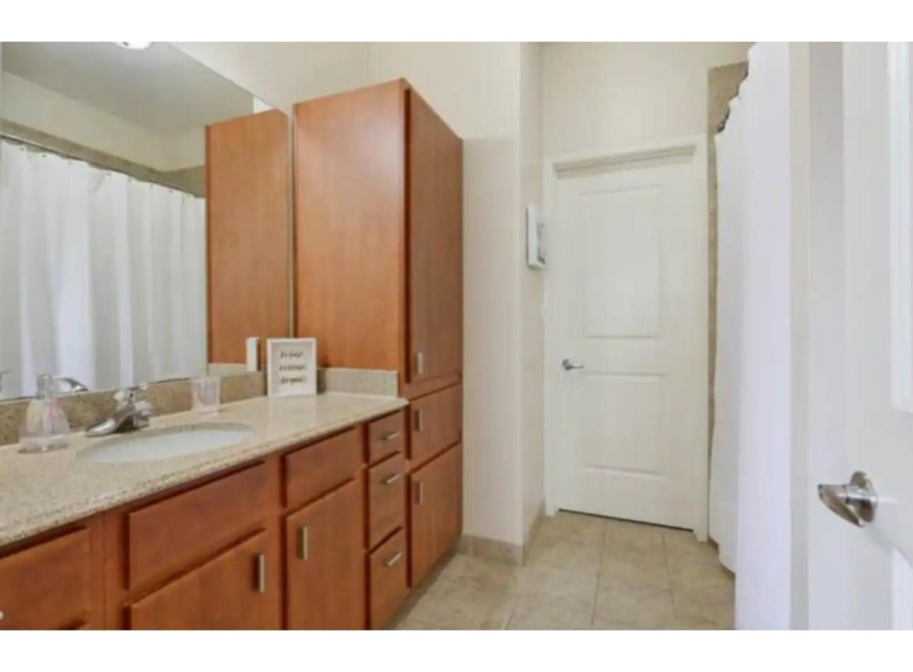 Amazing Condos Beautiful View 2 Blocks To French Quarter, Small Rooftop Pool, Gym, Seanger Theater, Super Dome, And Bourbon St Nueva Orleans Habitación foto