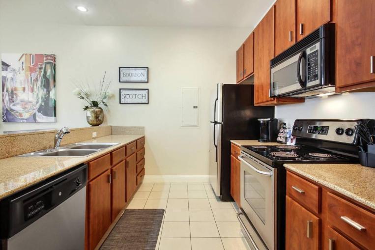 Amazing Condos Beautiful View 2 Blocks To French Quarter, Small Rooftop Pool, Gym, Seanger Theater, Super Dome, And Bourbon St Nueva Orleans Habitación foto