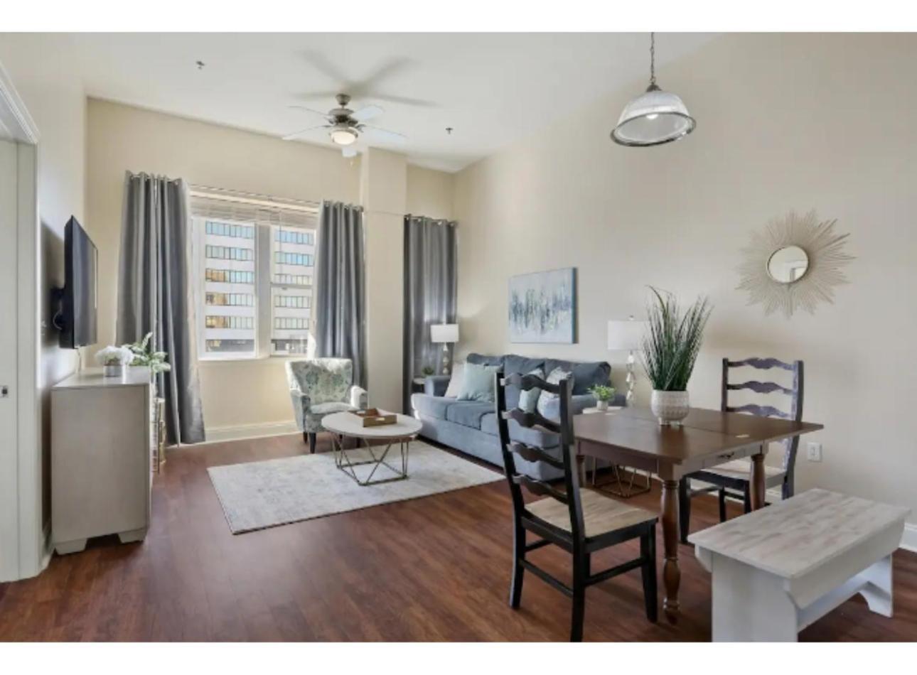 Amazing Condos Beautiful View 2 Blocks To French Quarter, Small Rooftop Pool, Gym, Seanger Theater, Super Dome, And Bourbon St Nueva Orleans Habitación foto