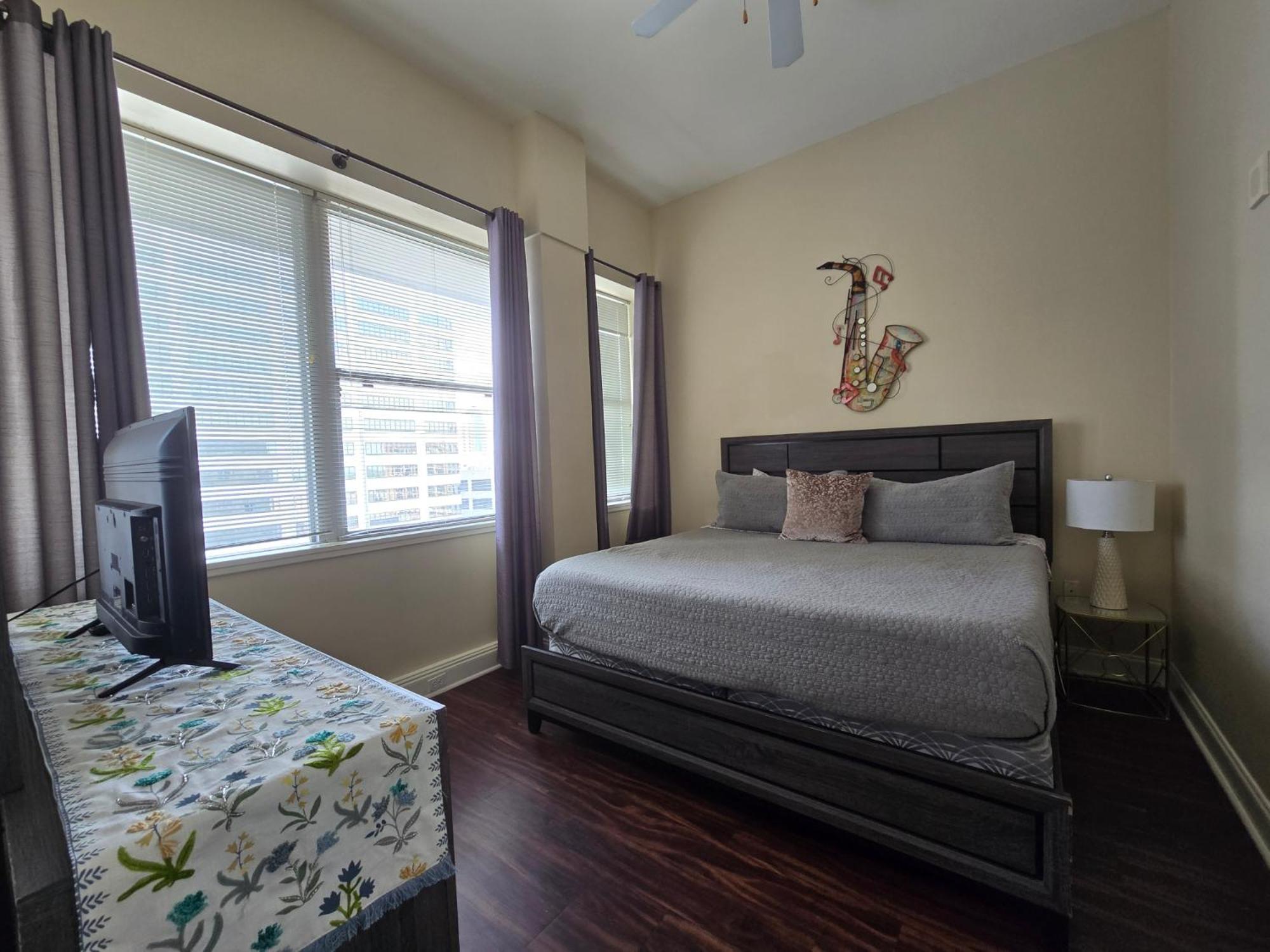 Amazing Condos Beautiful View 2 Blocks To French Quarter, Small Rooftop Pool, Gym, Seanger Theater, Super Dome, And Bourbon St Nueva Orleans Habitación foto